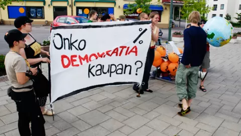 Onko demokratia kaupan mielenosoituskuva